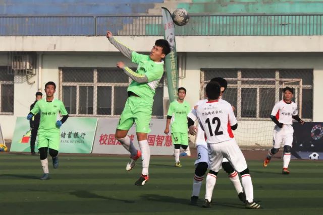 约克38+9浙江大胜宁波 高诗岩11+11山东胜吉林