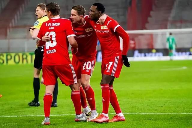 阿诺德坚持要35万镑周薪，利物浦提供合同25万镑